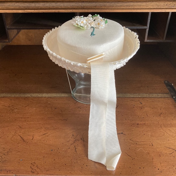 VINTAGE Beige Ladies/Child Hat Midcentury style hat Easter Bonnet 20" diameter - Picture 4 of 8